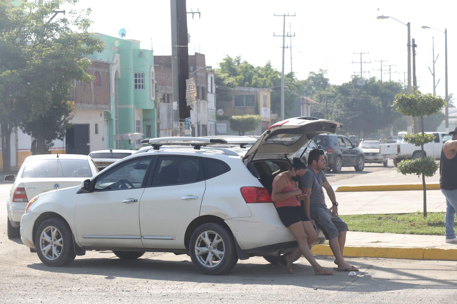 $!Familiares de pacientes con Covid-19 hacen hasta lo imposible por una ‘bocanada’ de oxígeno