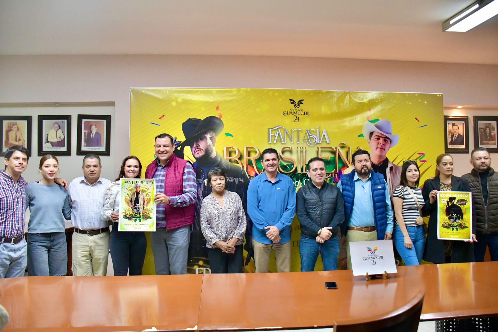 $!Anuncian el elenco el presidente del patronato del Carnaval, Romel Omar Báez Lugo, acompañado del alcalde Armando Camacho Aguilar, el patronato del Carnaval y la comisión de regidores.