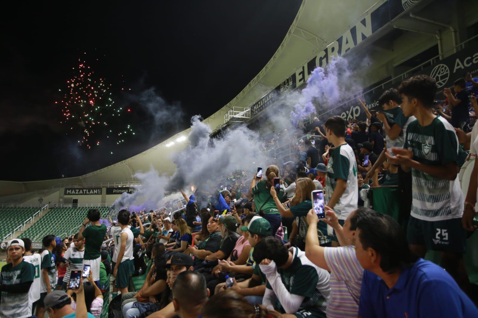 $!Dan banderazo de arranque de la Copa Mazatlán de Futbol 11 y 9