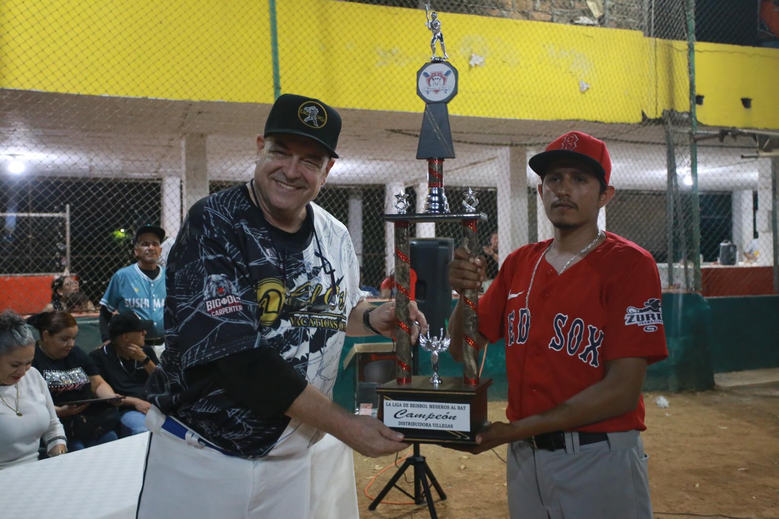 $!Liga de Beisbol Meseros al Bat inaugura temporada 14 con homenaje a ‘El Maca’ Ramos