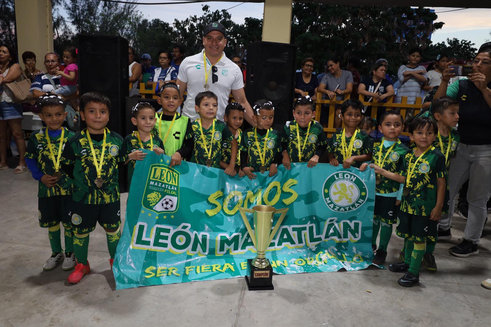 $!Pachuca Mazatlán conquista dos títulos en el Interacademias 2026
