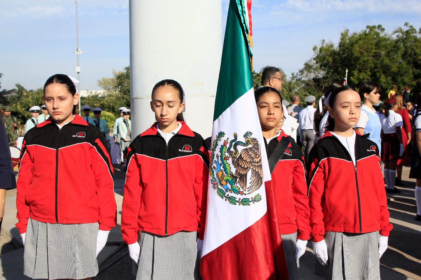 $!Conmemoran con abanderamiento de escoltas escolares en Culiacán