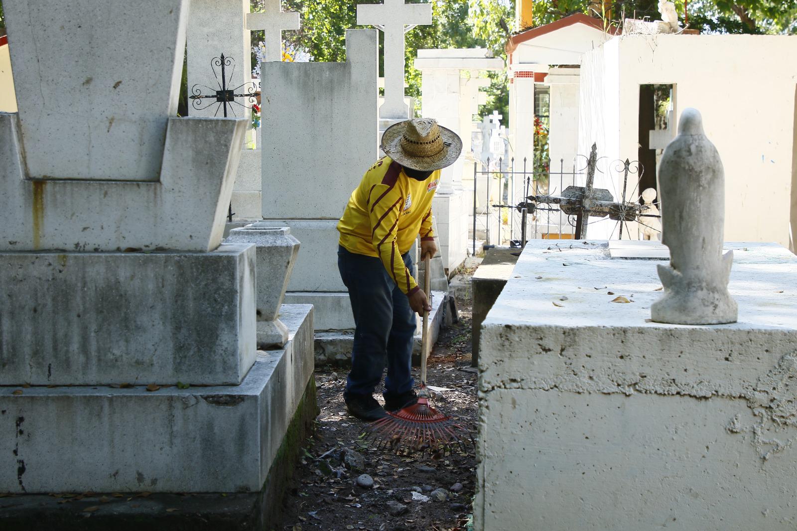 $!Preparan panteones municipales de Culiacán para el Día de Muertos