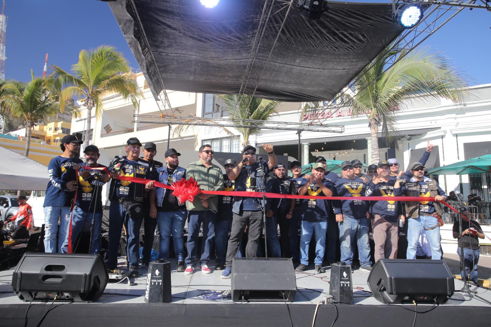 $!Daniel David, presidente del Moto Club Olas Altas, encabezó la bienvenida a los motociclistas.