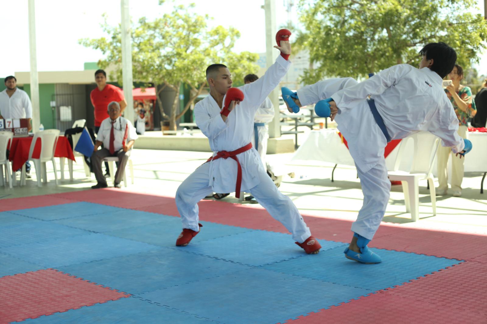$!Lucen cintas negras en Copa Anual de Karate Noroeste