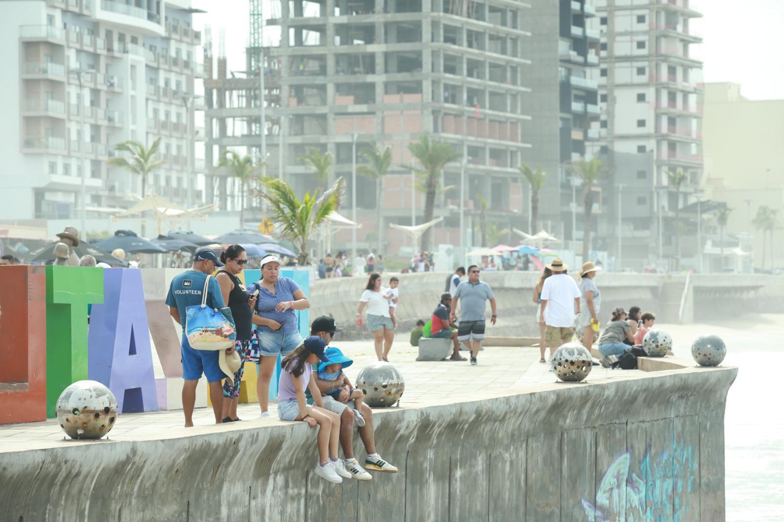 $!Cierran de nuevo las playas de Mazatlán por fuerte oleaje