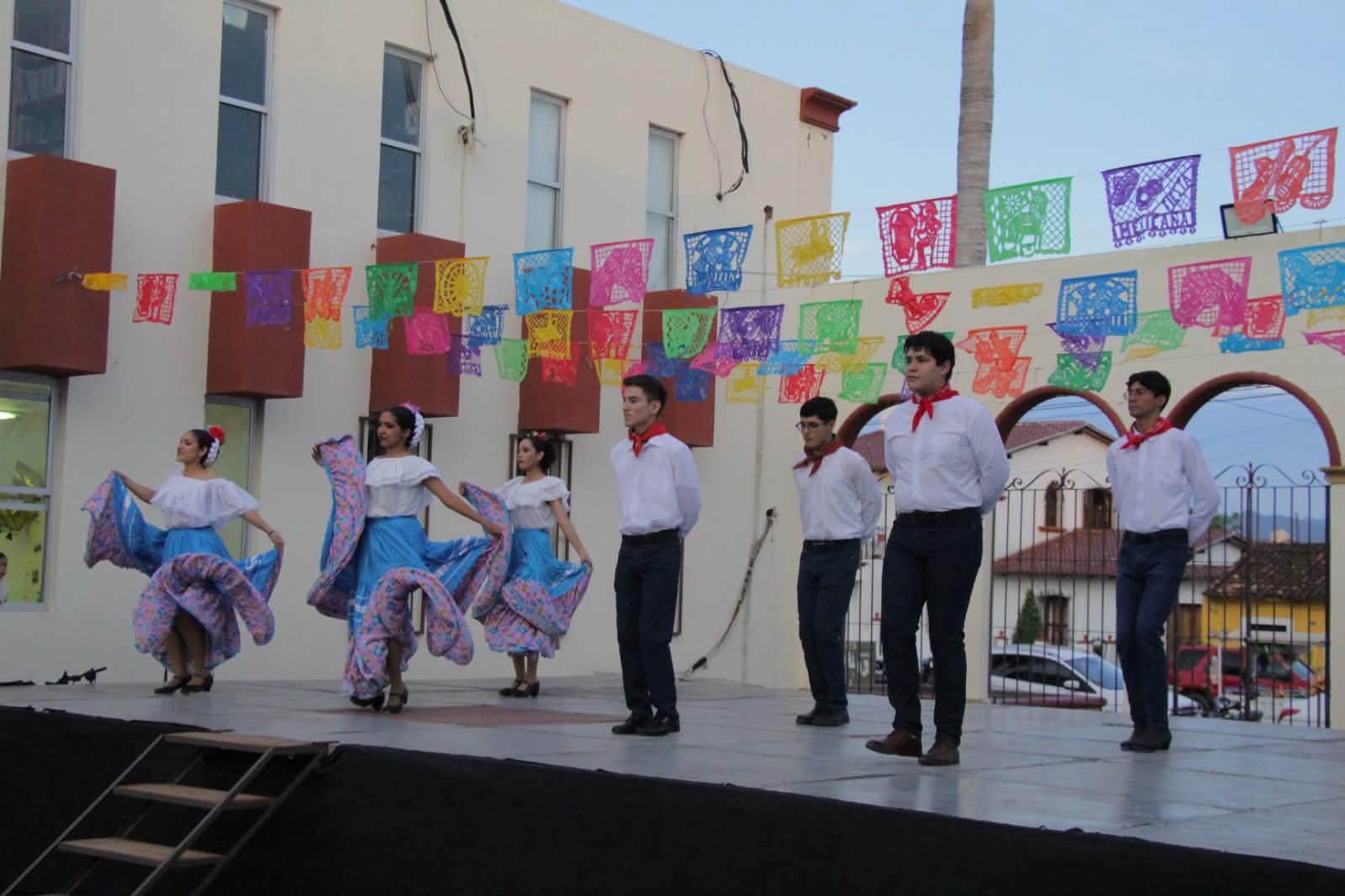$!Alumnos de la Casa de la Cultura Gilberto Owen cierran cursos con festival en Rosario