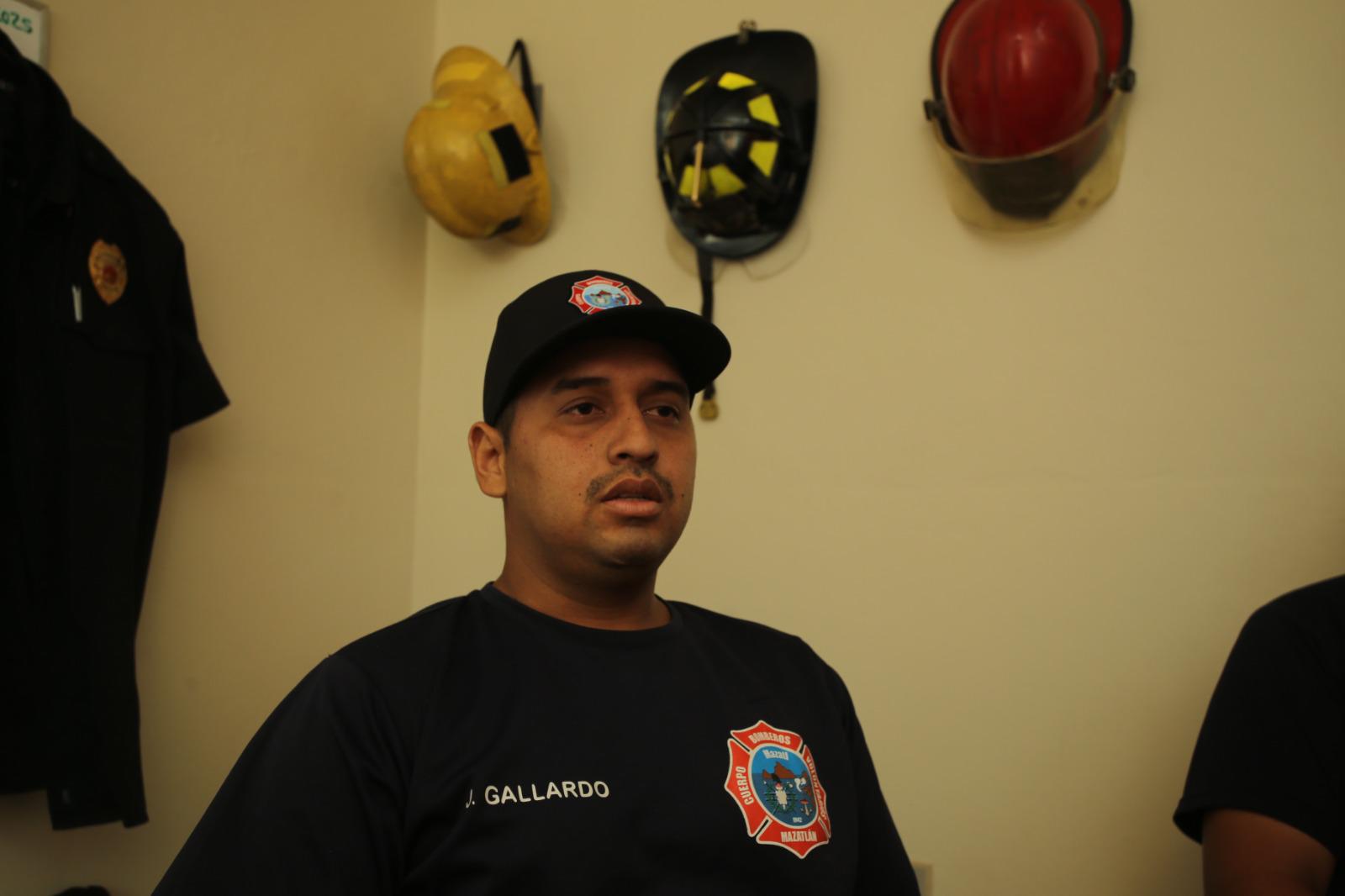 $!Brayan y Jesús, dos bomberos que viven la paternidad entre llamas