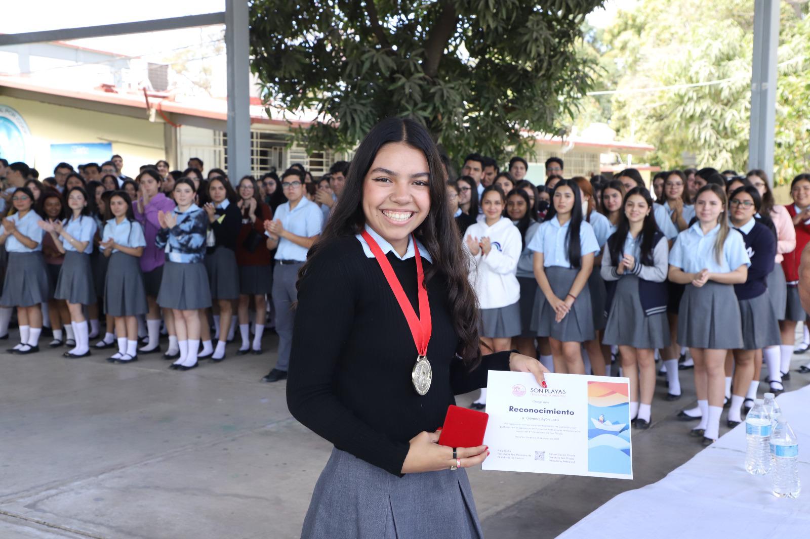 $!Reciben a alumnas de la Prepa Vasconcelos, ganadoras del oro en Túnez