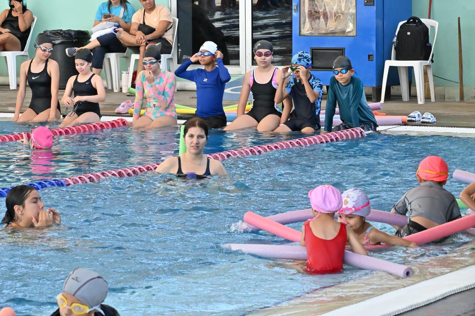 $!¡Al agua, pequeños! La Alberca Olímpica Mazatlán abre sus puertas