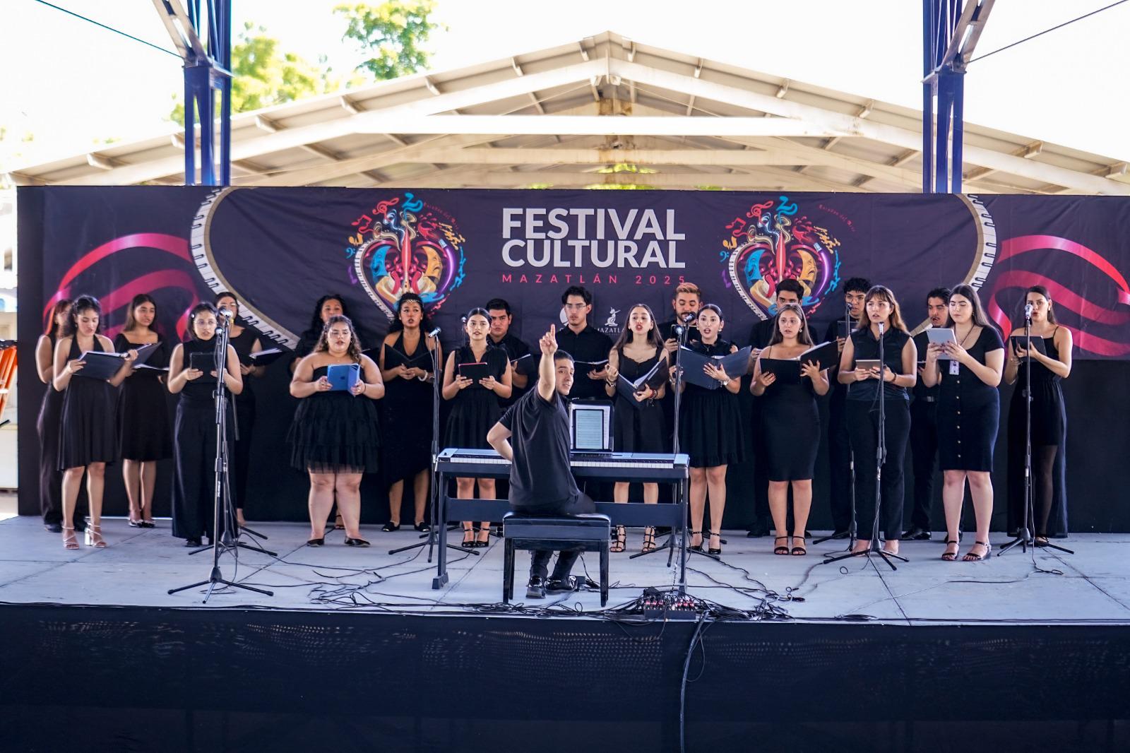 $!Coro Guillermo Sarabia.