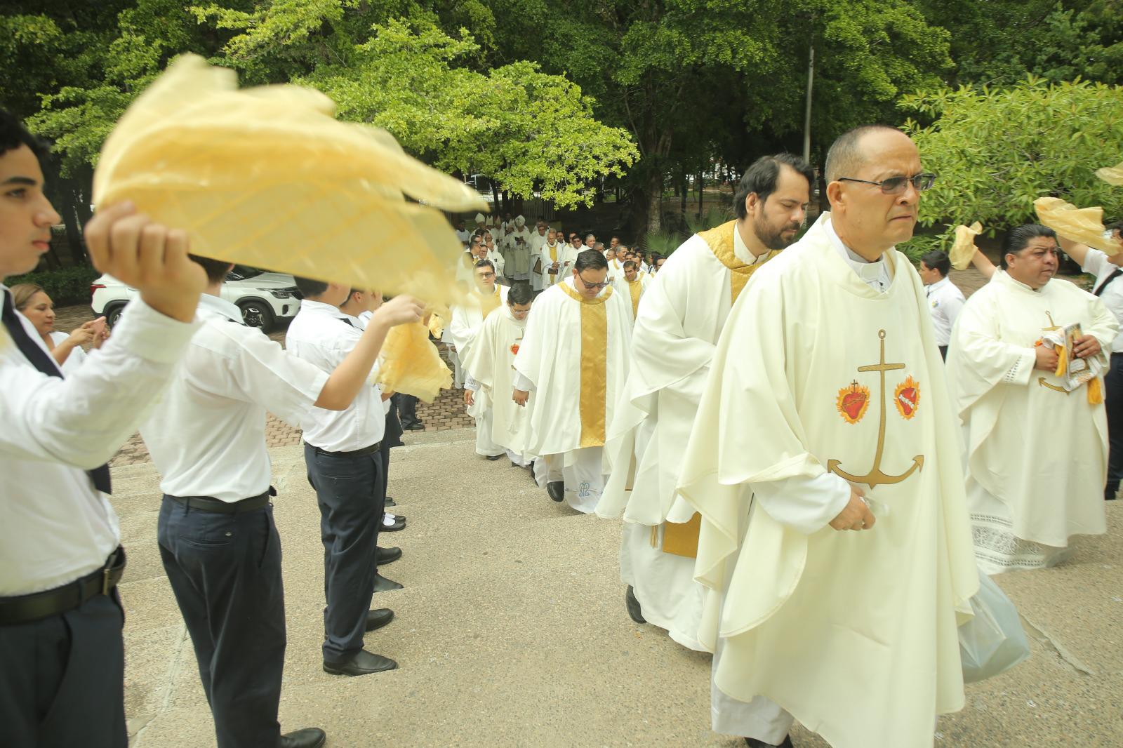 $!Celebra el Padre Horacio Hernández 50 años de sacerdocio