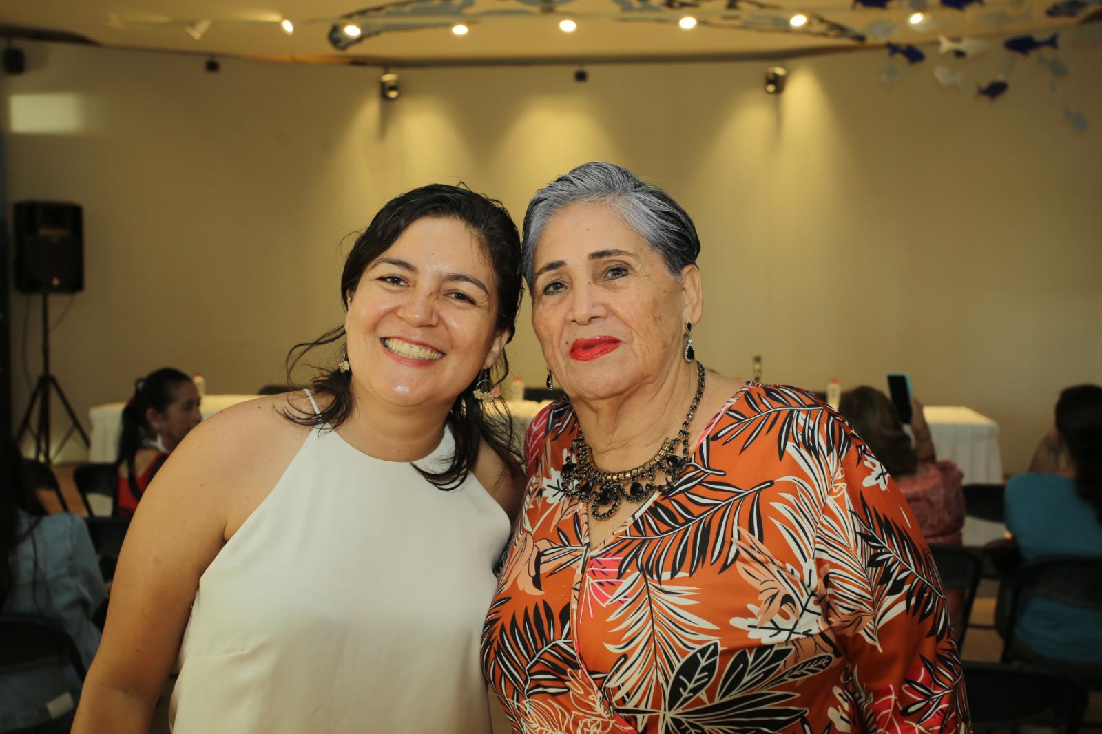 $!Roxana Xamán y María Guadalupe Rojas.