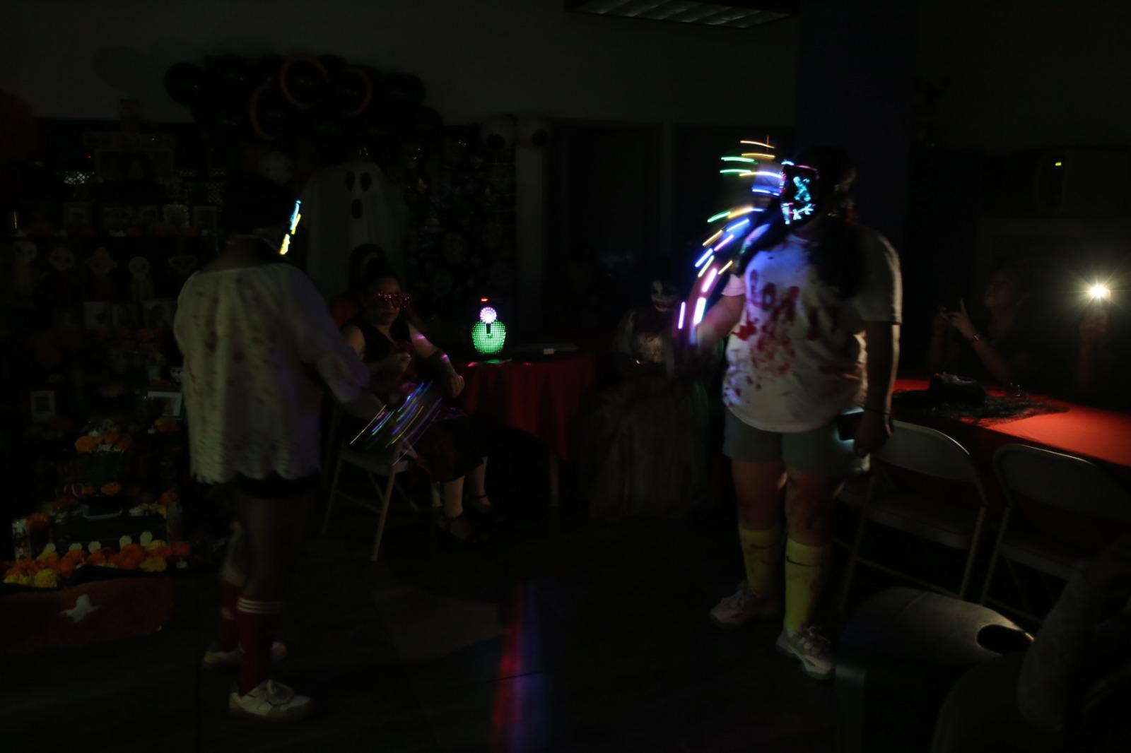 $!Xóchitl Aguilar y Amanda Aragón en su personaje de la película The Purge.