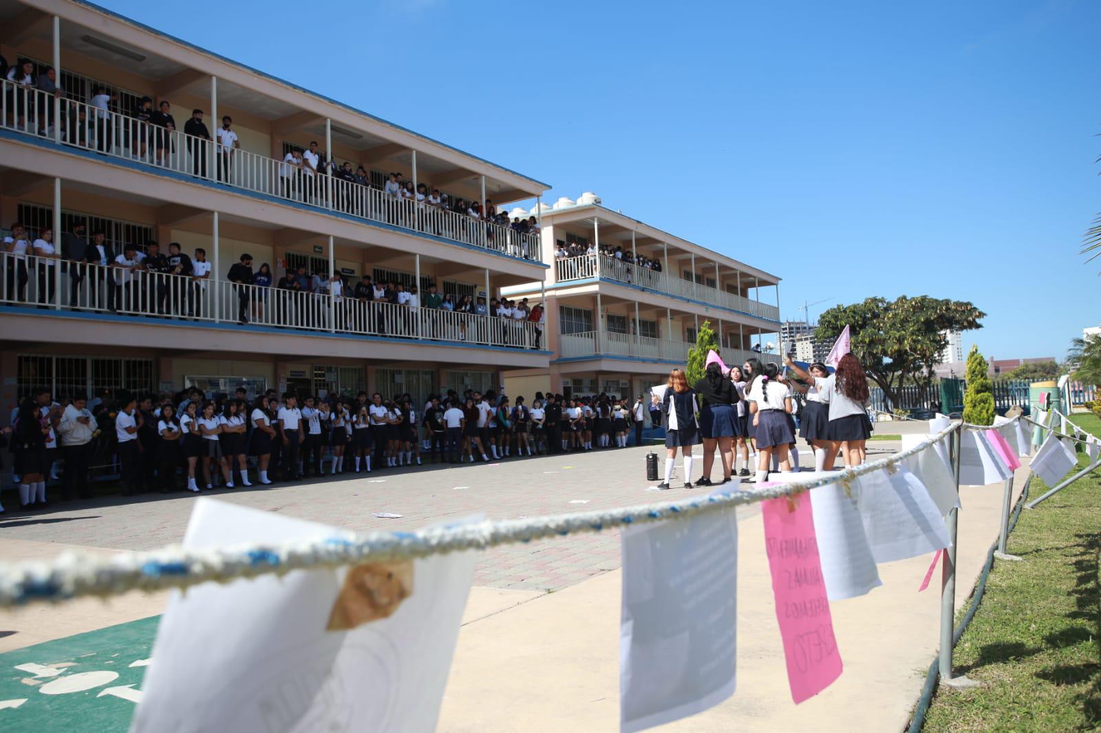 $!Alumnas de Preparatoria Mazatlán de la UAS se manifiestan por acoso