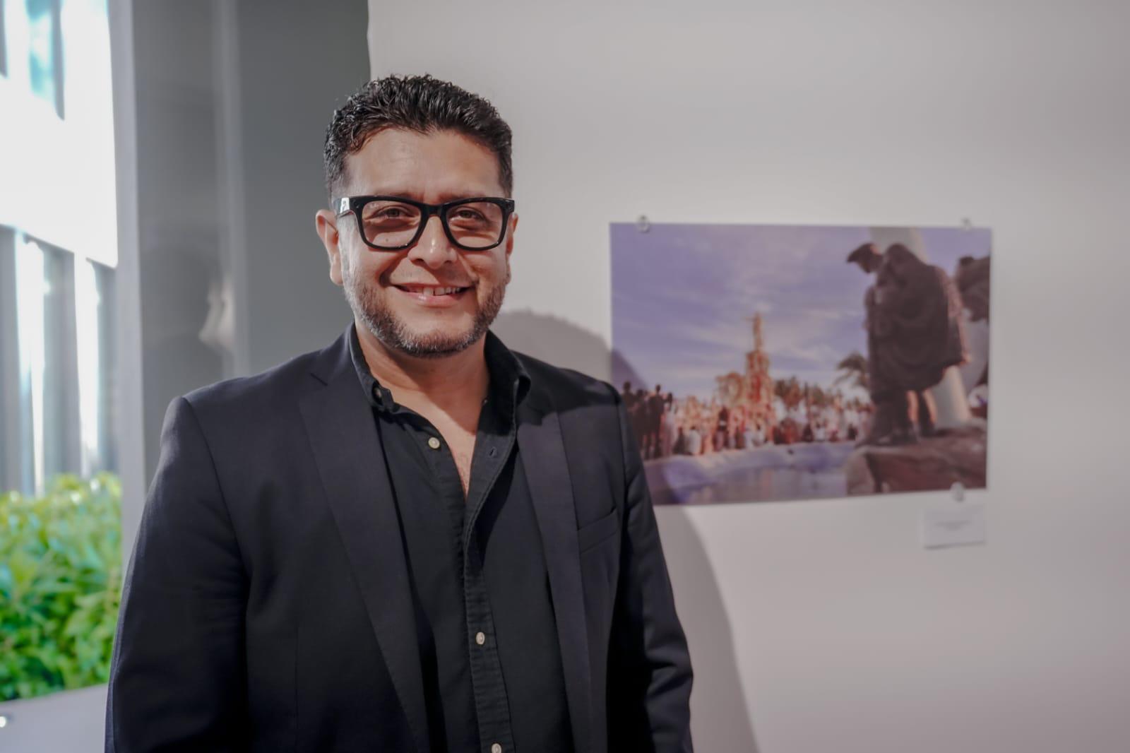 $!Jerónimo Moreno González junto a su fotografía.