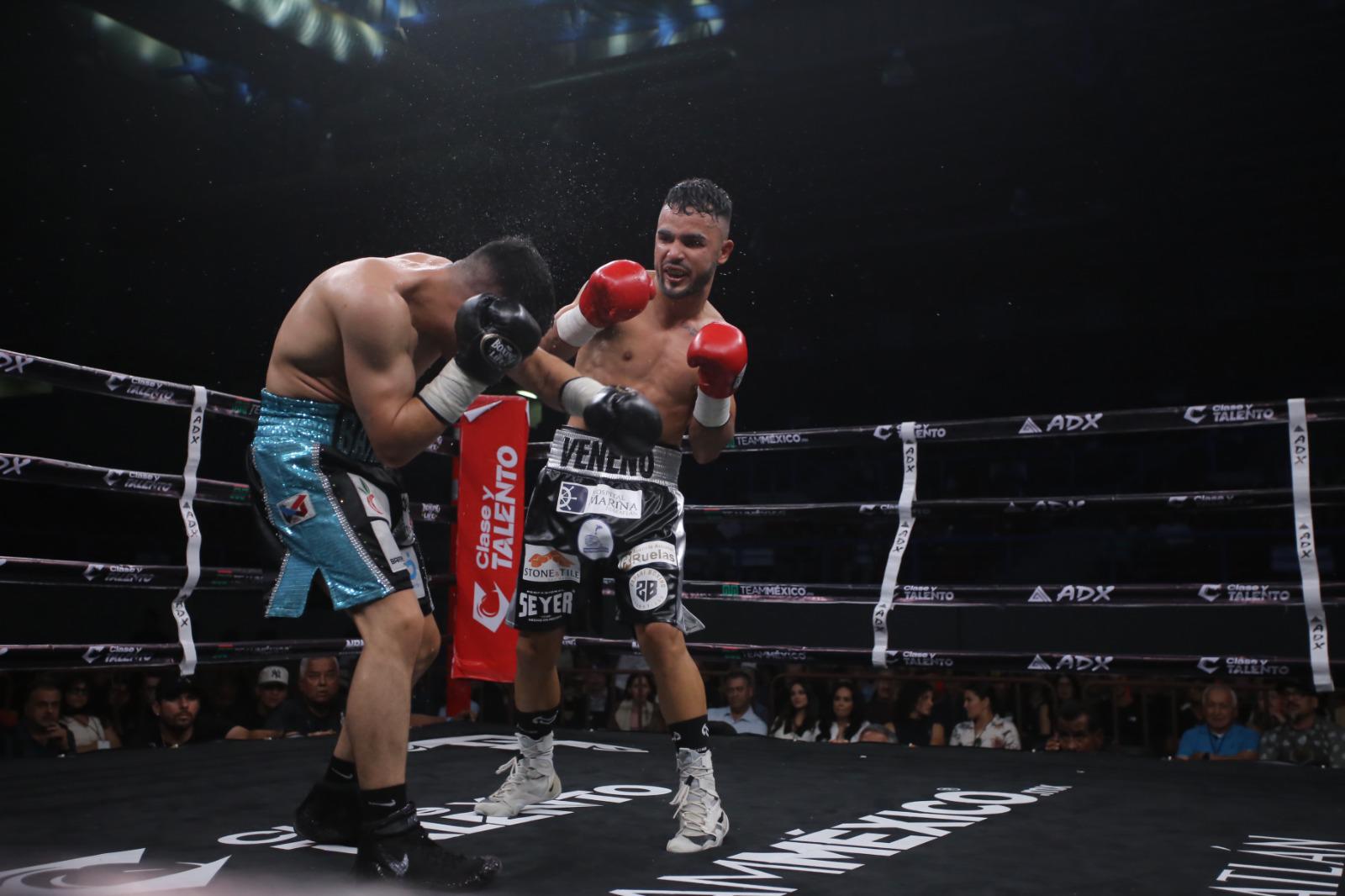 $!Aréchiga, Vega y Amaro brillan en la noche de boxeo del CUM en Mazatlán