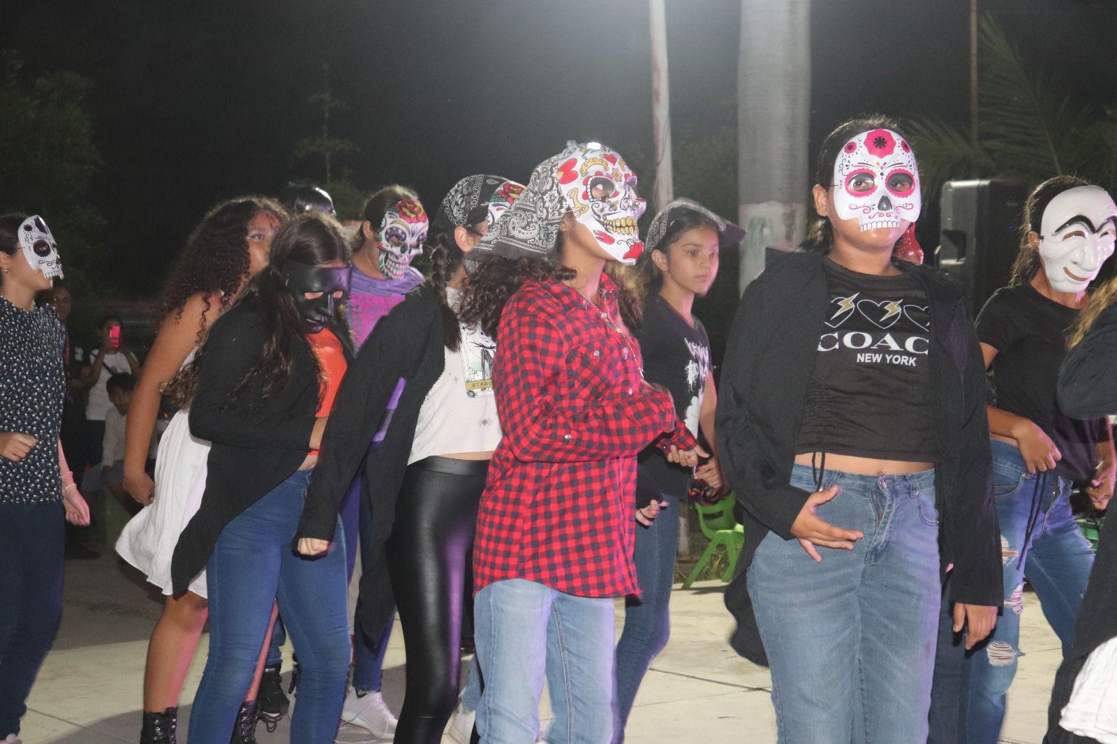 $!Estudiantes participan en Festival Cultural en el Teatro Severiano Moreno, en Escuinapa