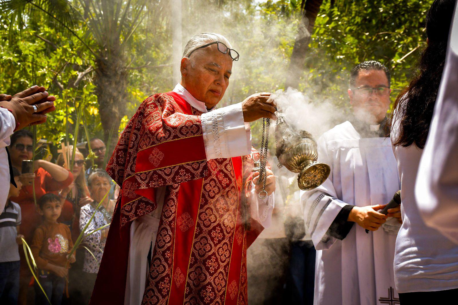 $!Celebran el Domingo de Ramos en Culiacán con misa en la Catedral
