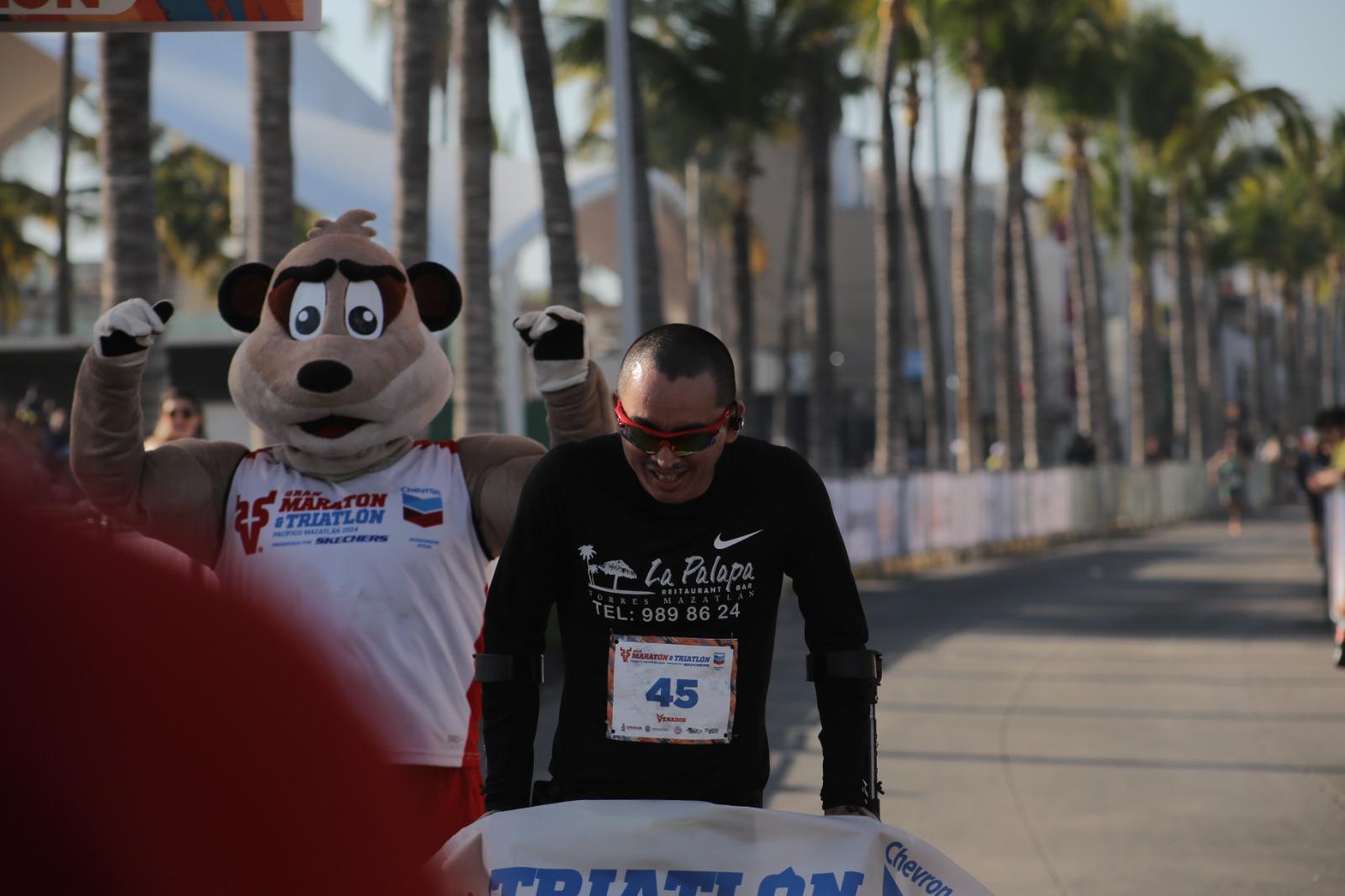 $!Hiram Aldrete y María Guadalupe Cháidez son los monarcas del Duatlón Pacífico Mazatlán