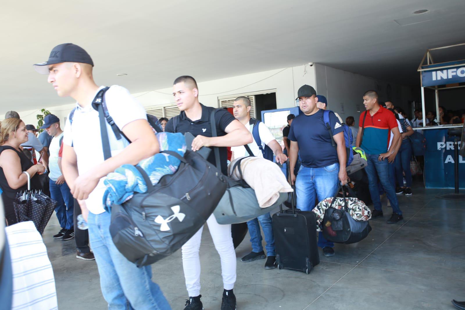 $!Se integran 74 cadetes de Mazatlán a la Universidad del Policía