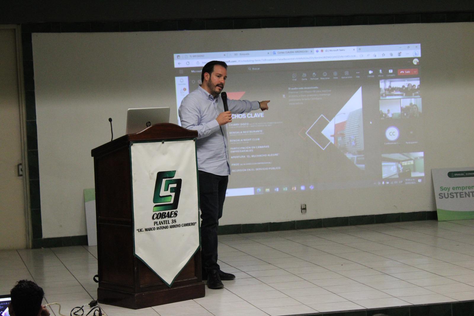 $!Impulsa Ricardo Velarde a soñar en grande a estudiantes del Cobaes 38