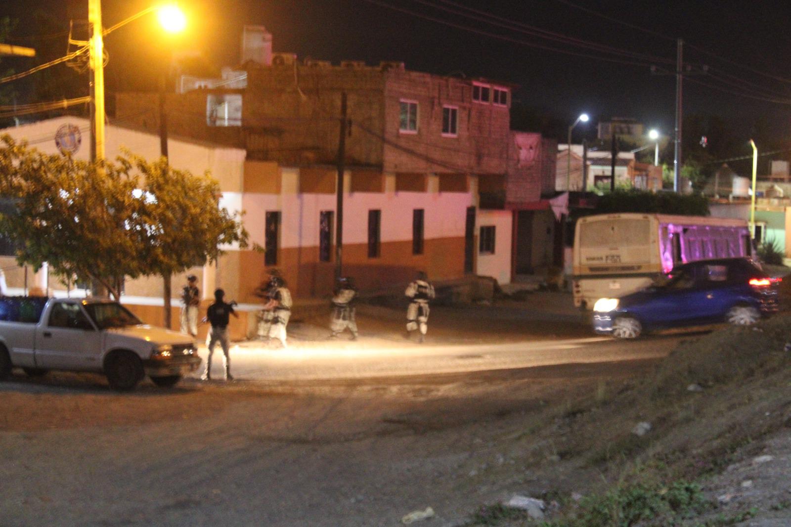 $!Reportan ‘ponchallantas’ en Rosario; varias unidades resultan dañadas