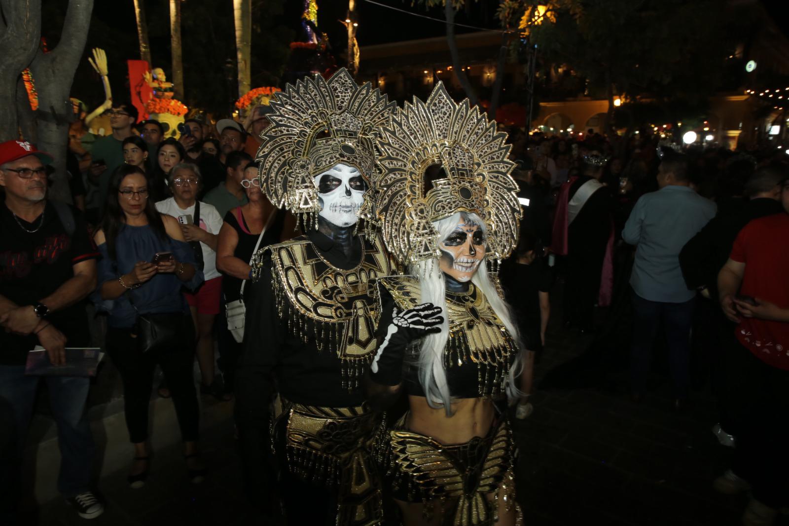 $!Mazatlán celebra la ‘Noche de Esperanza’ con arte y callejoneada de Día de Muertos