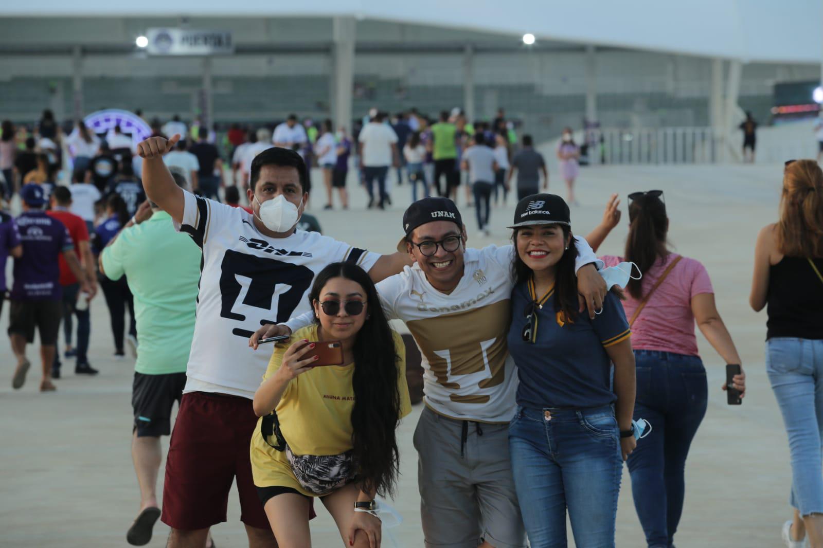 $!Aficionados de Pumas invaden ‘El Kraken’ para apoyar a los universitarios ante el Mazatlán FC
