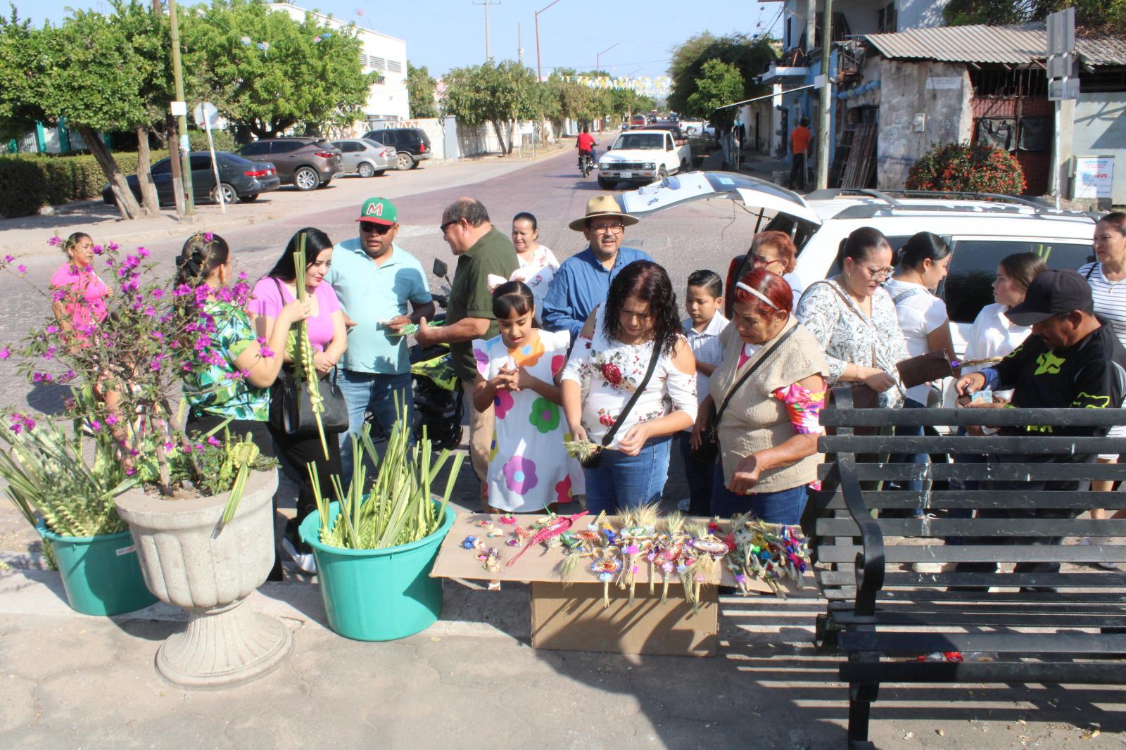 $!Niños y adultos celebran el inicio de la Semana Santa con el Domingo de Ramos en Rosario