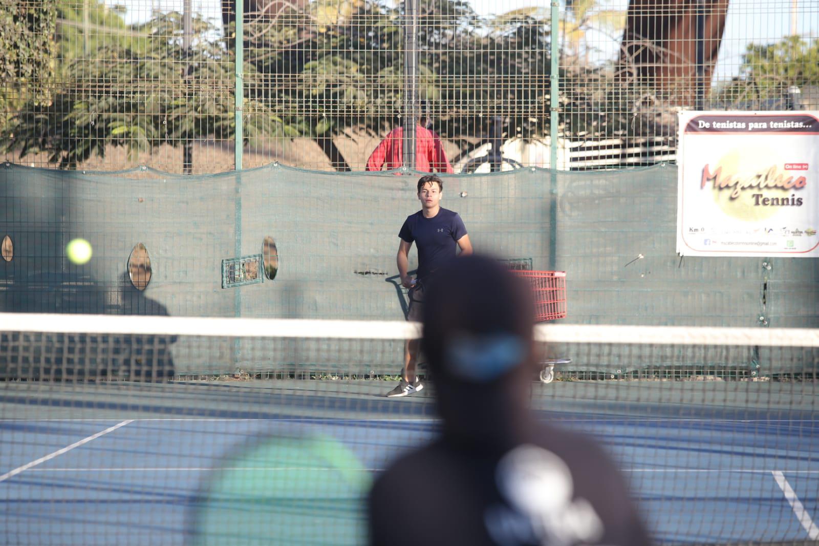 $!Avanzan tenistas a las finales en el Torneo Grand Slam Garley