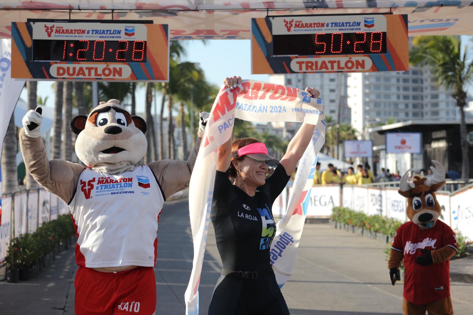 $!Hiram Aldrete y María Guadalupe Cháidez son los monarcas del Duatlón Pacífico Mazatlán