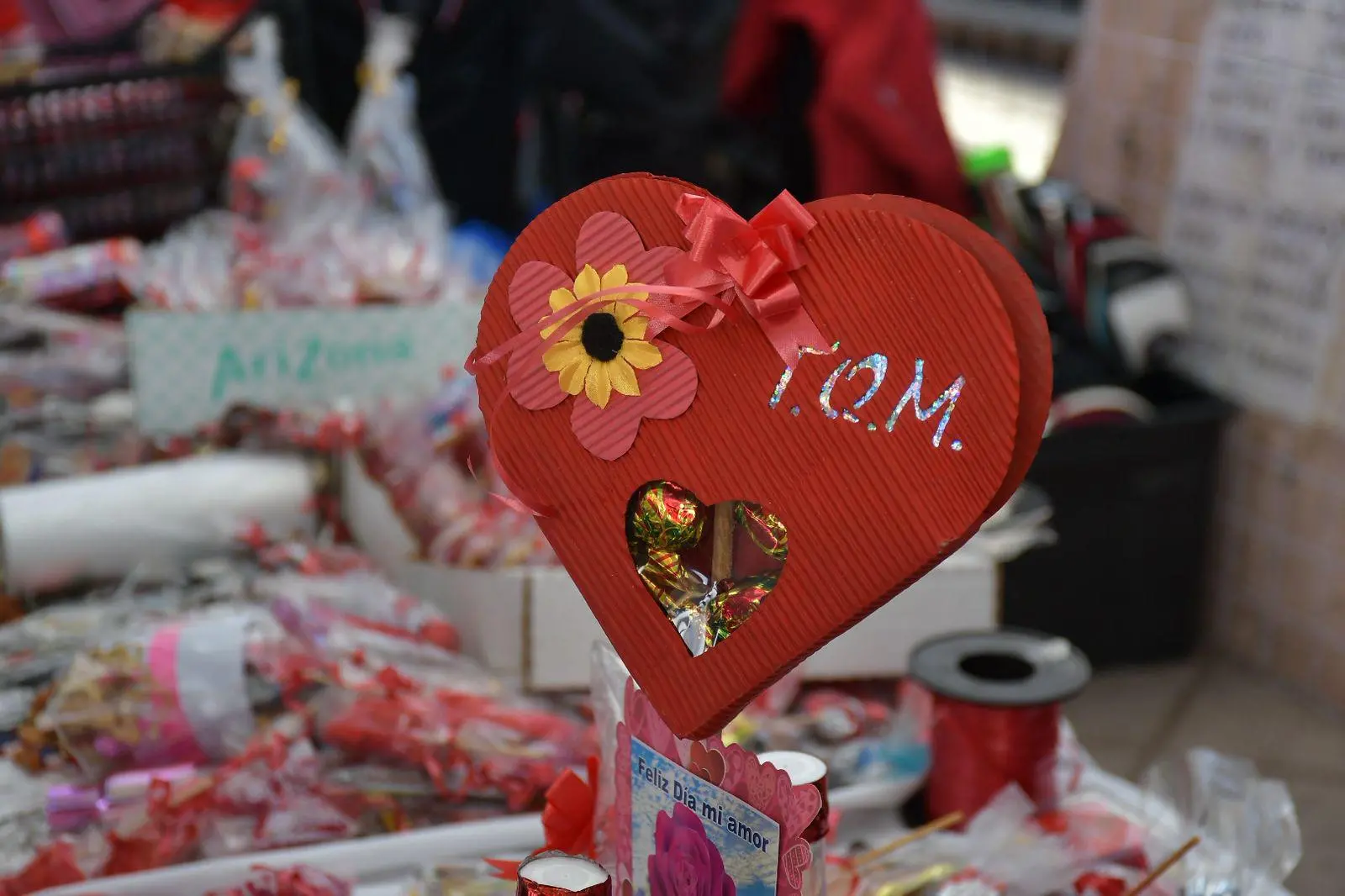 $!Instalan bazar por el Día del Amor y la Amistad en el Centro de Culiacán para reactivar economía local