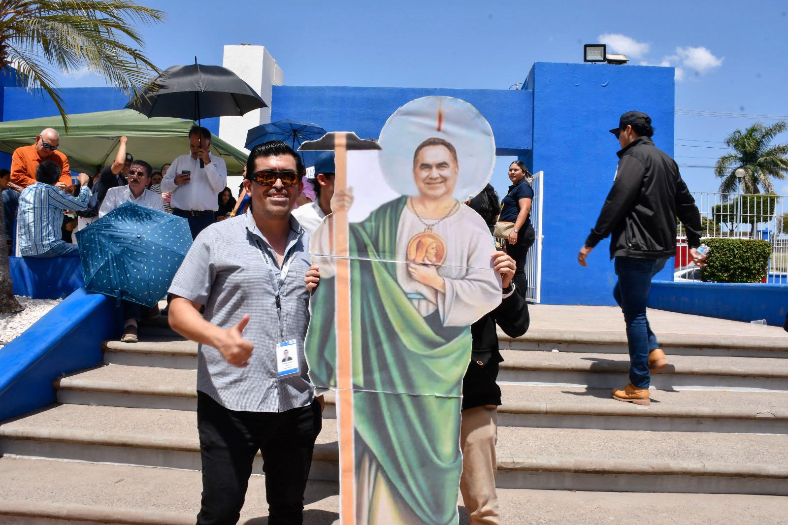 $!Última parada previo a votación en la UAS: comparecencia reventada a Denise Díaz y alfombra roja para Jesús Madueña