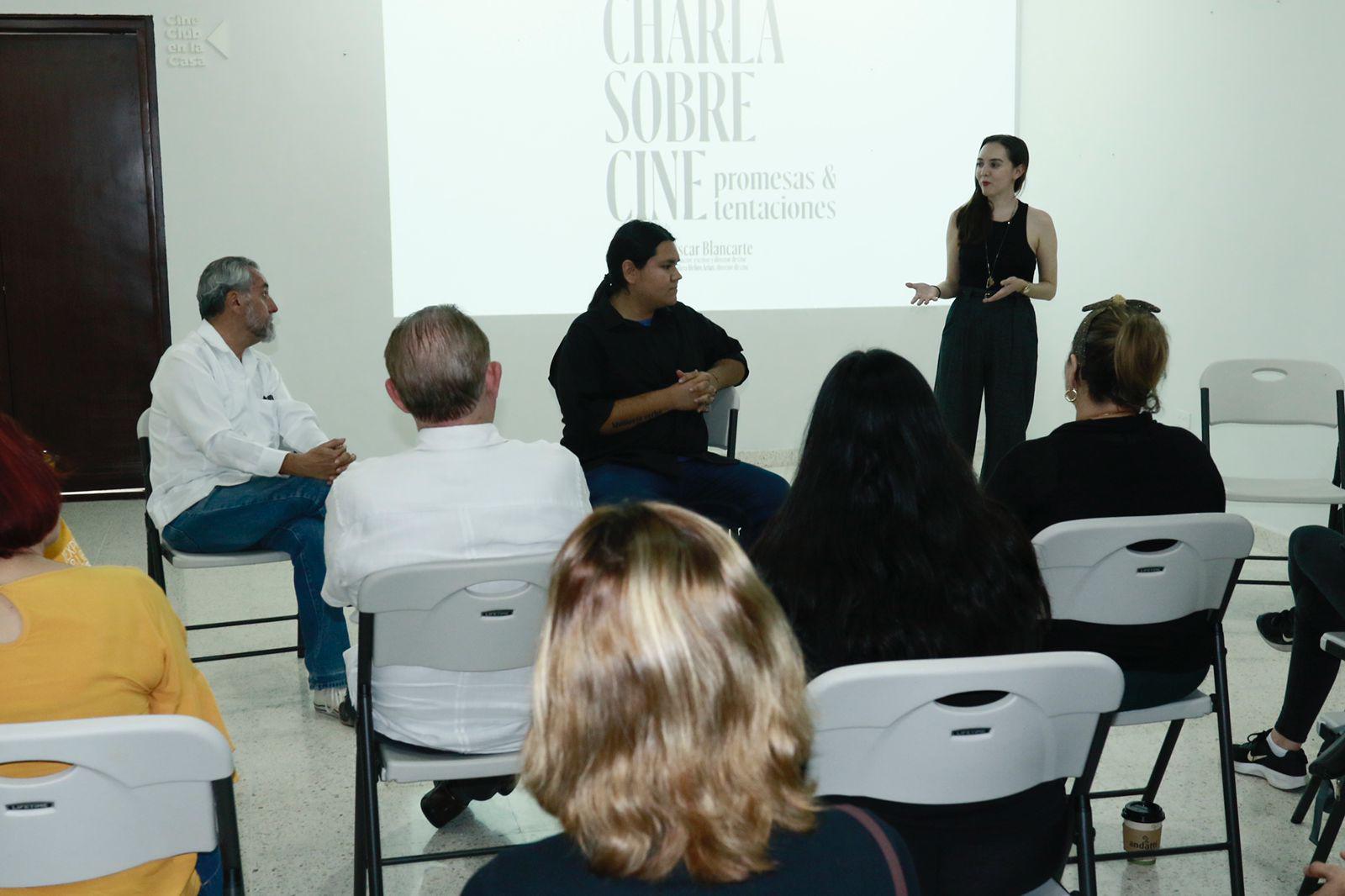 $!Alejandra Larrondo, directora de La Casa del Maquío, dio la bienvenida a la charla.