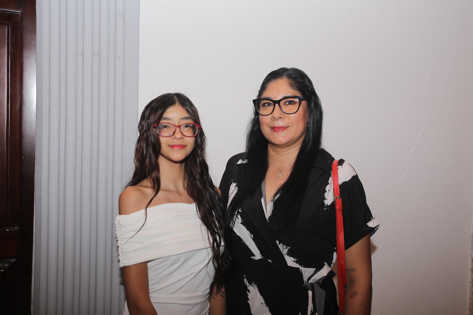 $!Ángela Lizárraga y Linda Aguilar.