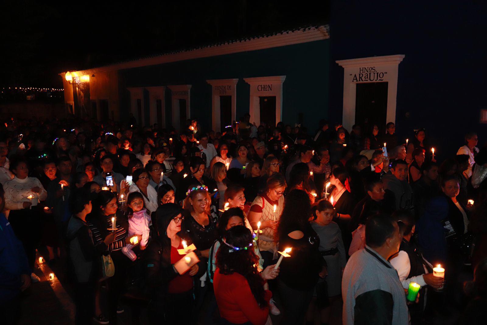 $!Cosalá reúne a miles en la Fiesta de las Velas en honor la Virgen de Guadalupe