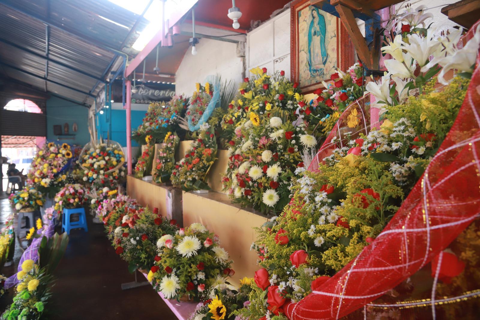 $!Las flores más vendidas este Día de Muertos fueron los ramos económicos