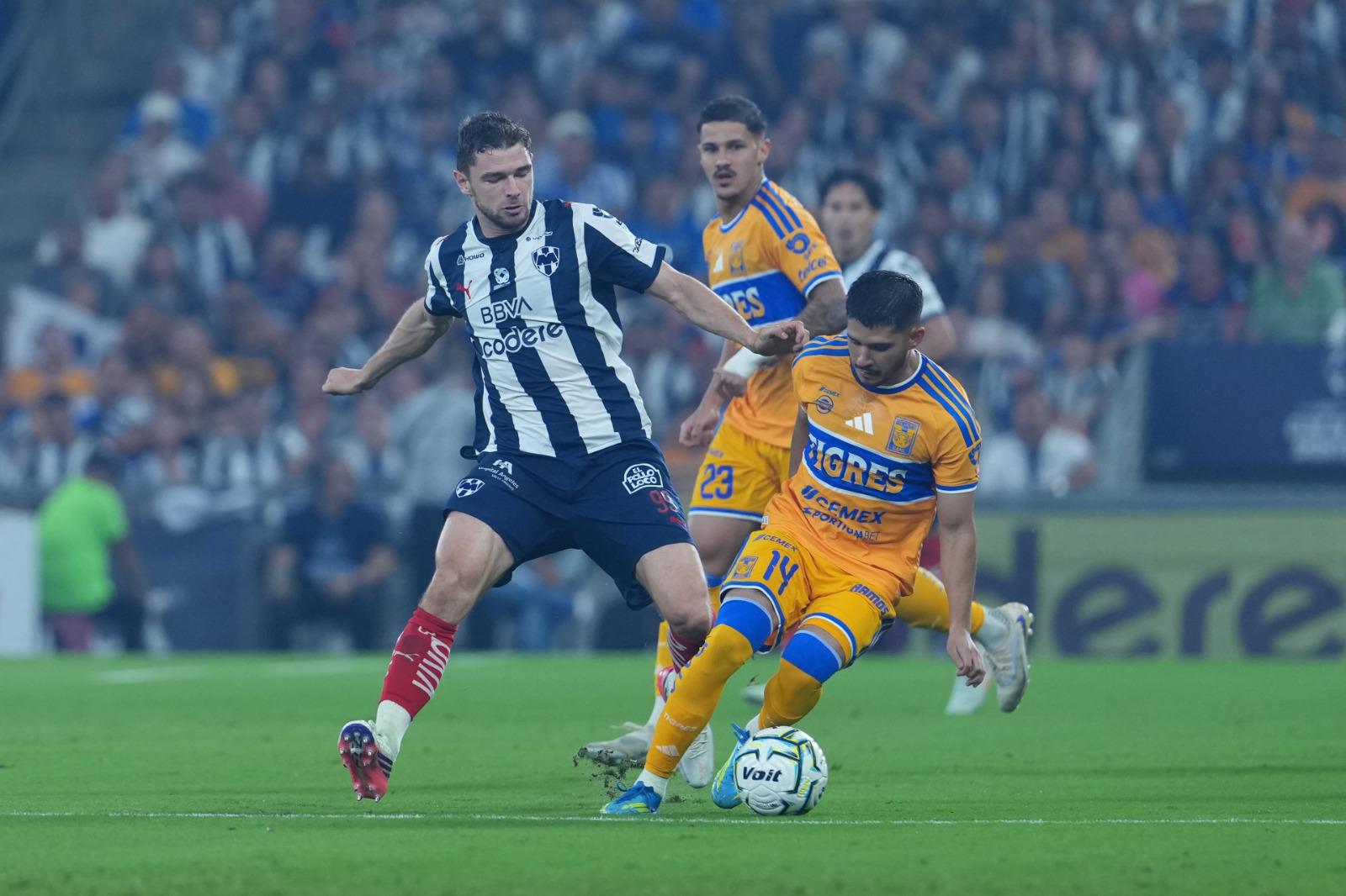 $!Monterrey y Tigres firman insípido empate sin goles en el Clásico Regio