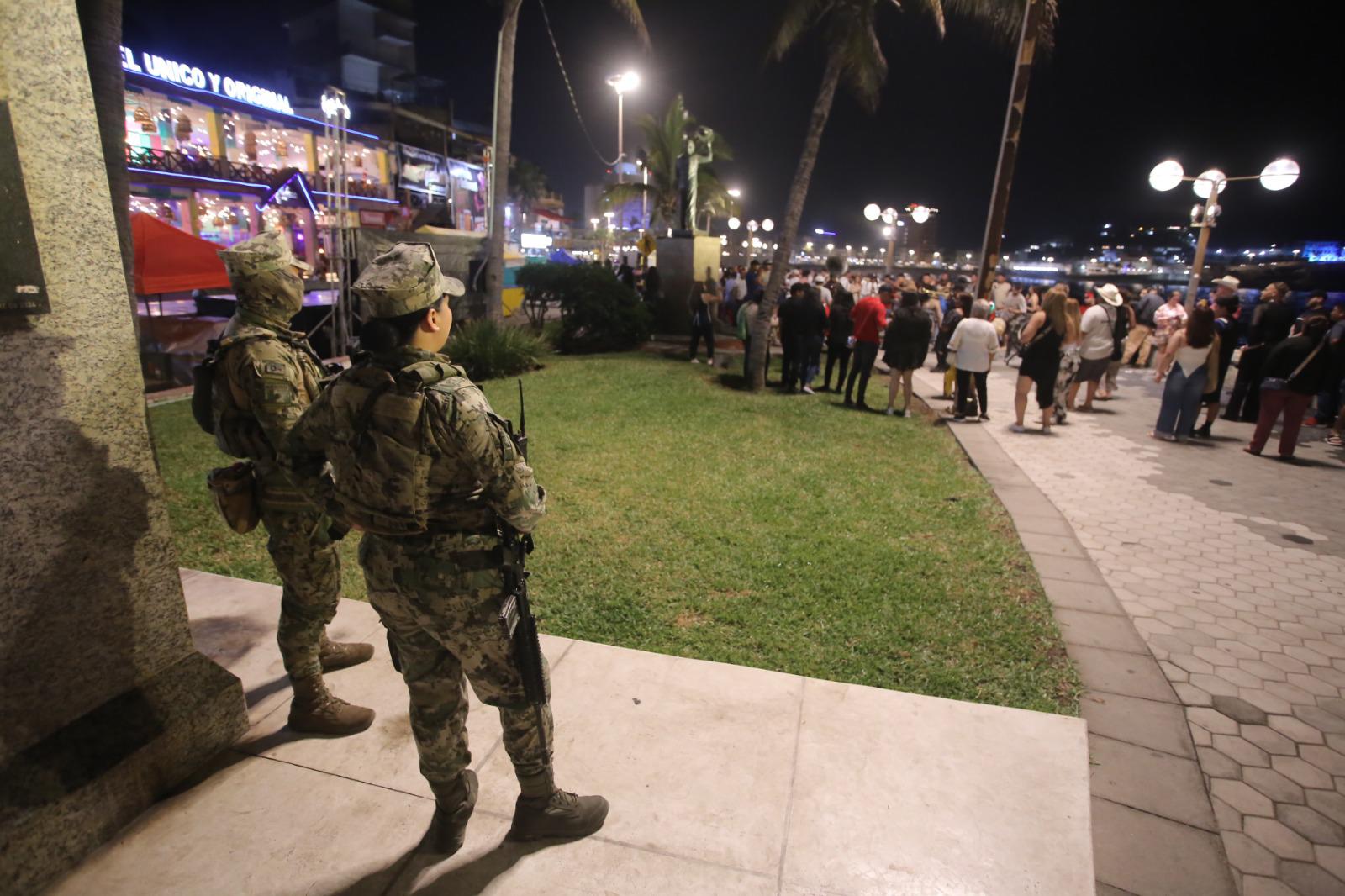 $!Viven Olas Altas y Machado una primera noche muy tranquila de Carnaval 2026