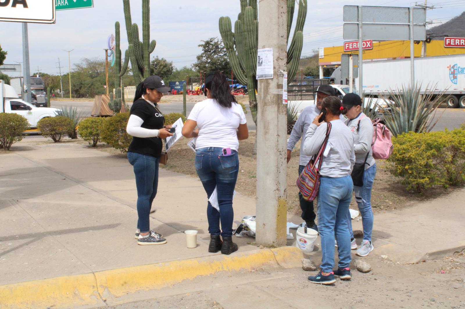 $!Lamenta grupo de rastreadoras que se arranquen carteles de sus desaparecidos