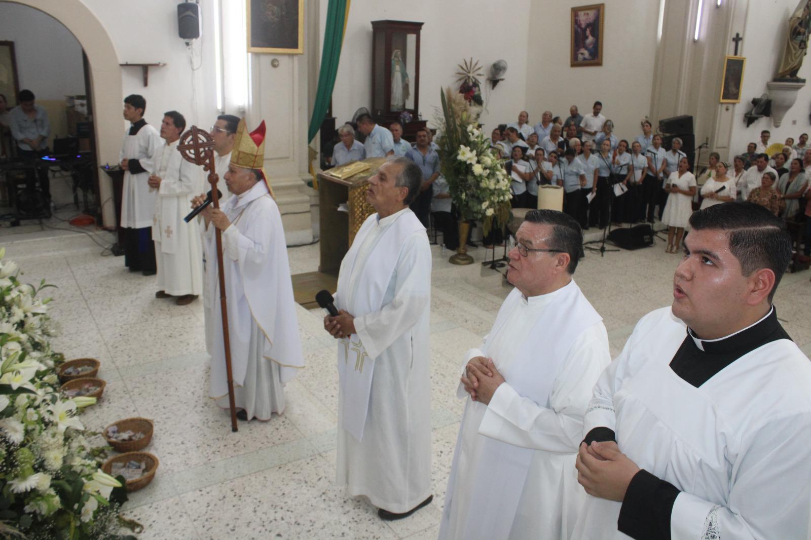 $!Obispo de Mazatlán: la violencia no ha frenado la fe, templos siguen llenos en fiestas patronales