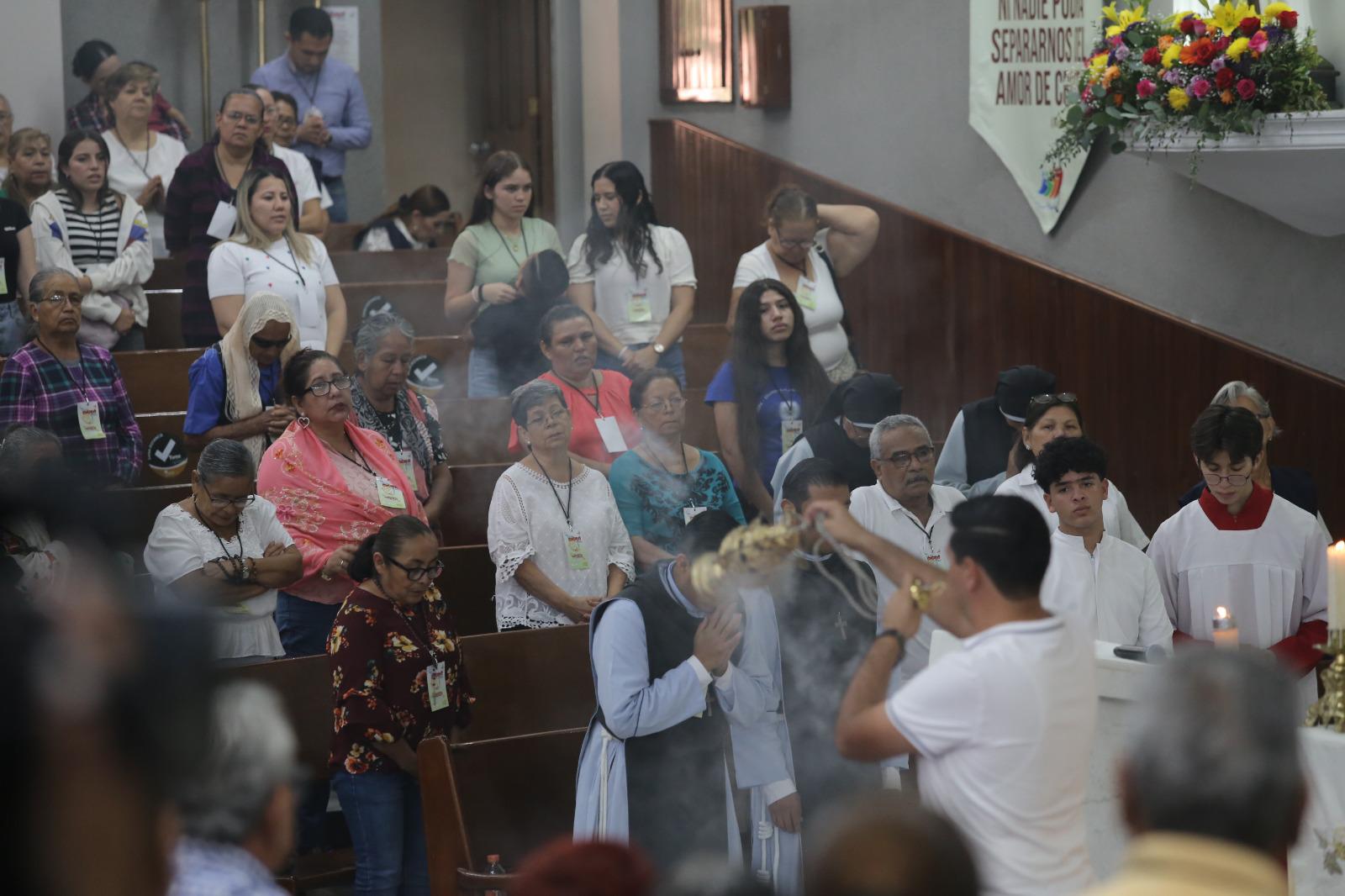 $!Celebra Obispo de Mazatlán la Santa Eucaristía del Congreso Diocesano de RCCES