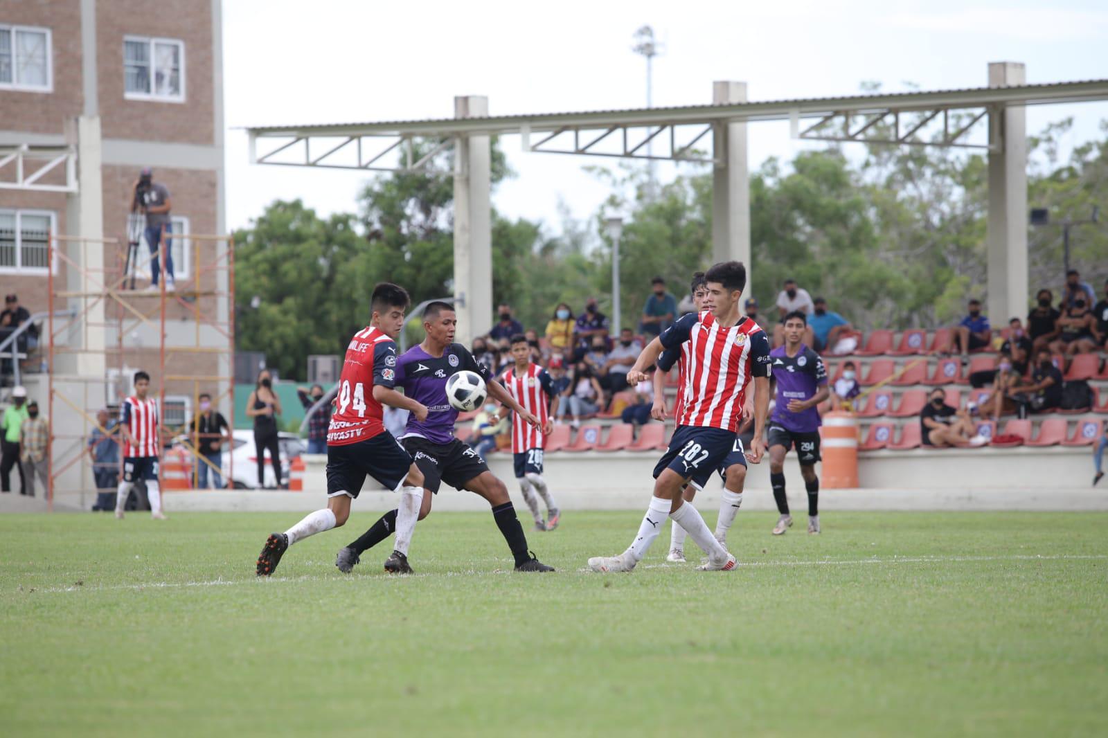 $!Mazatlán FC se lleva colosal derrota ante Chivas en la Sub 16
