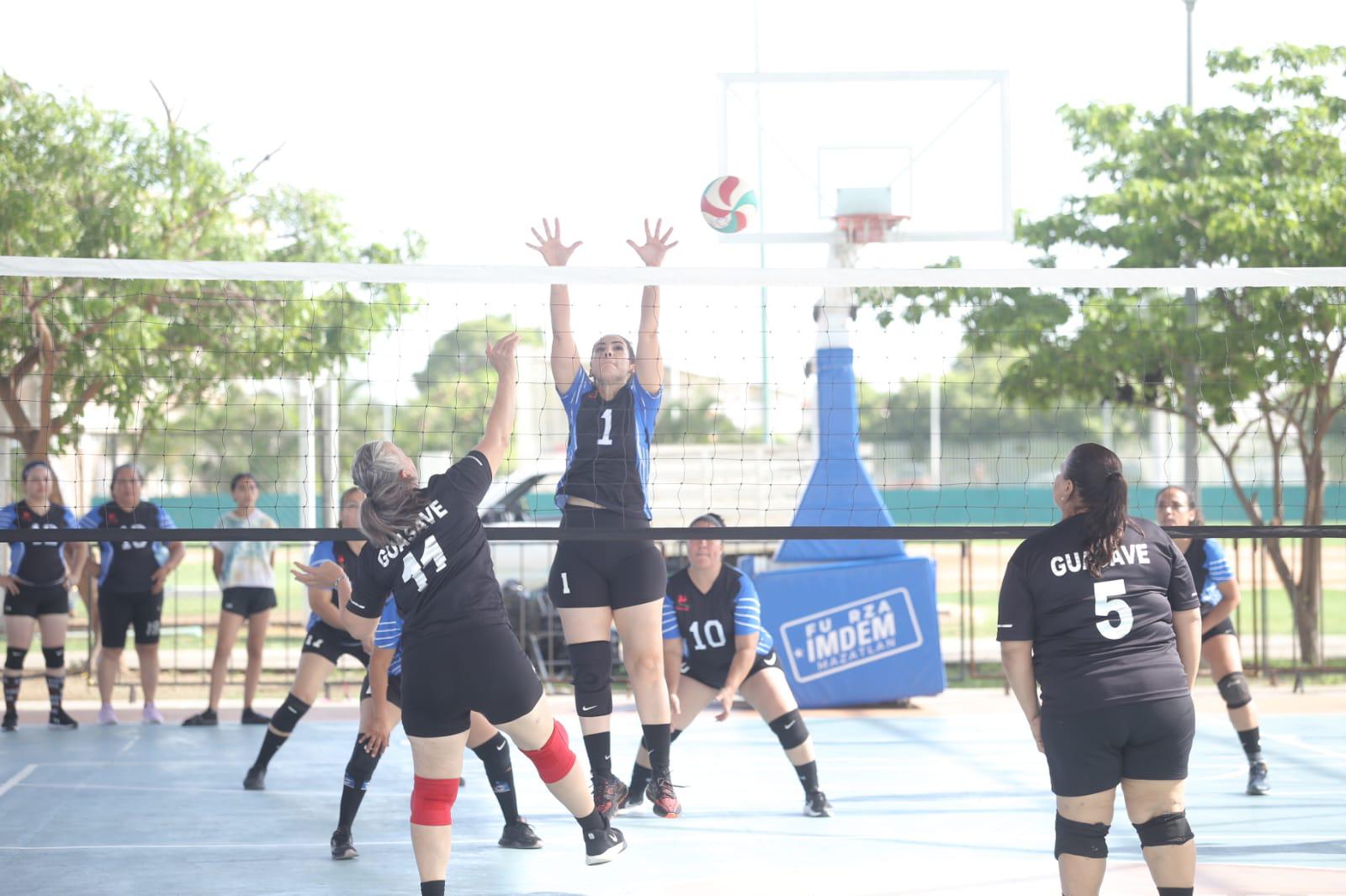 $!Candente jornada sabatina en Festival de Voleibol de Sala Salvador González