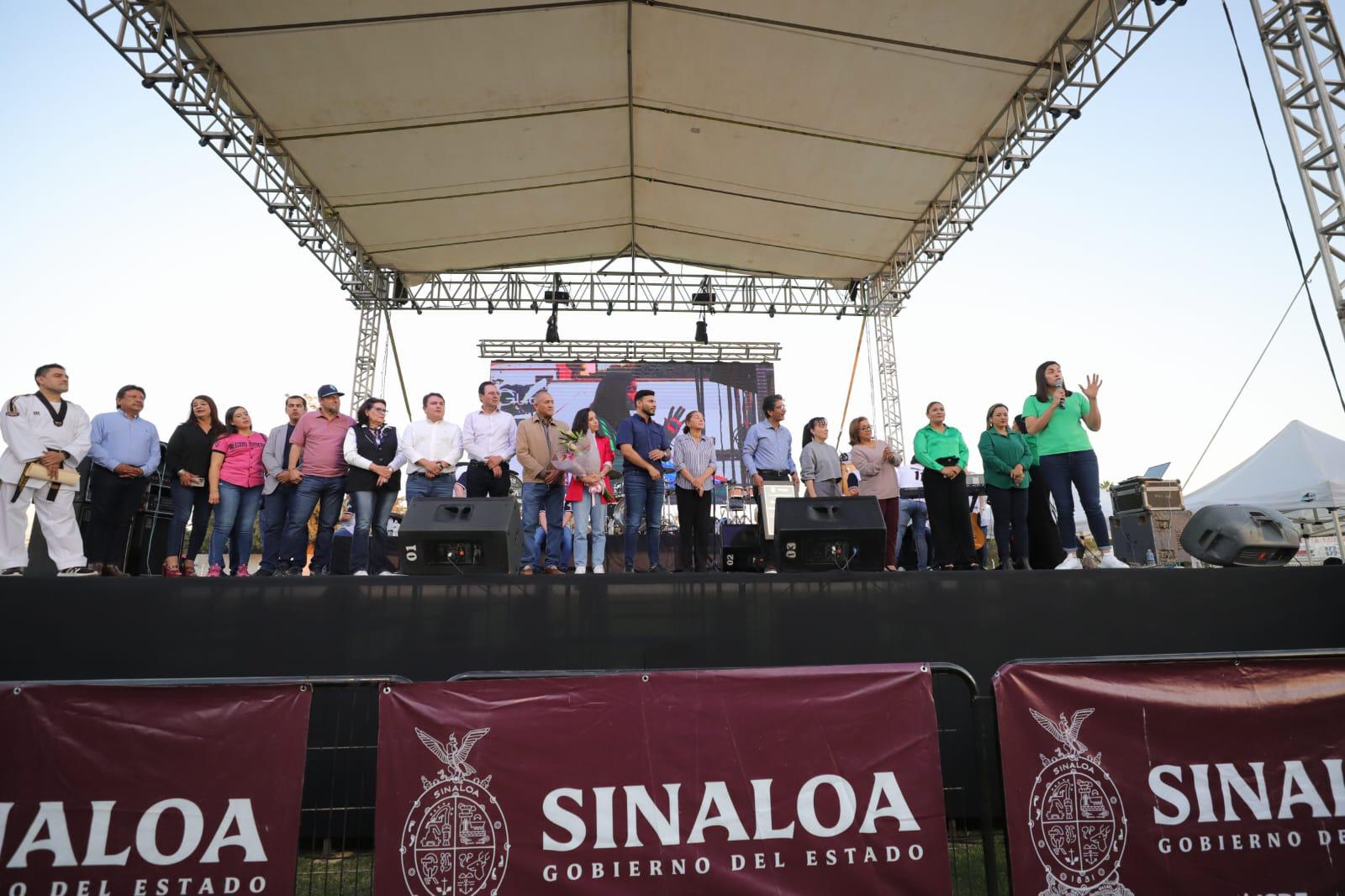 $!María del Rosario Espinoza es aclamada en Guasave