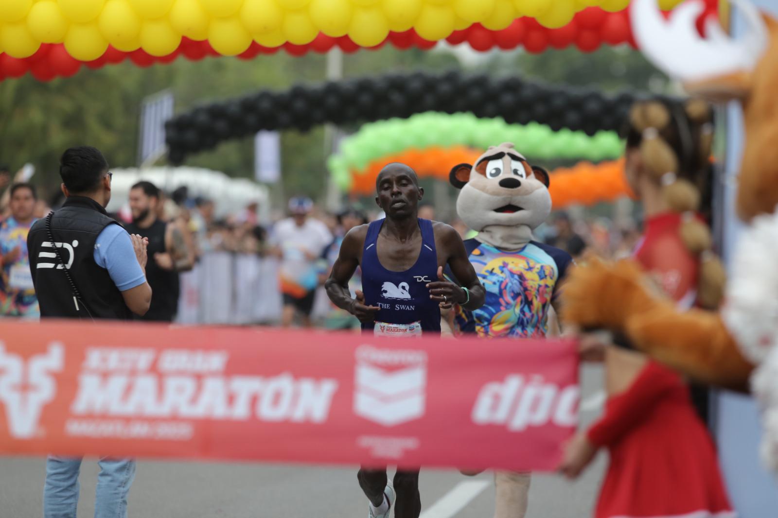 $!Alfred Kipserem Cherop y Mary José Solís reinan en los 42K del Gran Maratón Mazatlán