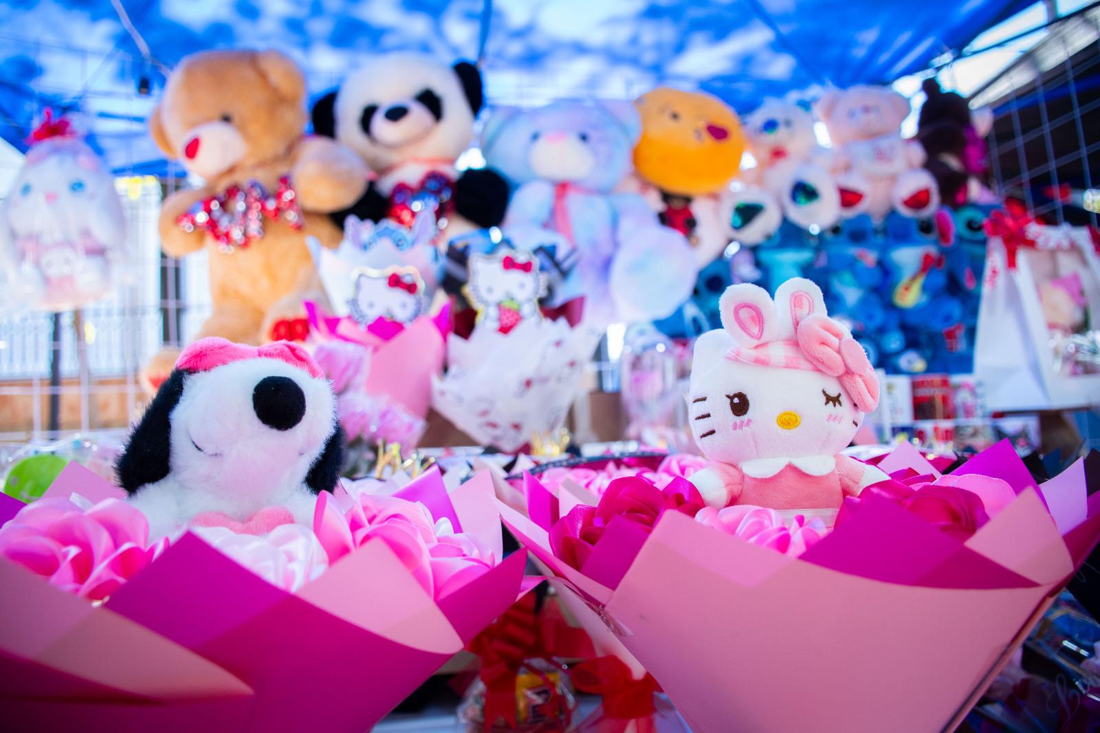 $!Impulsan la economía local con el ‘Bazar del Amor’ en la Plazuela Obregón