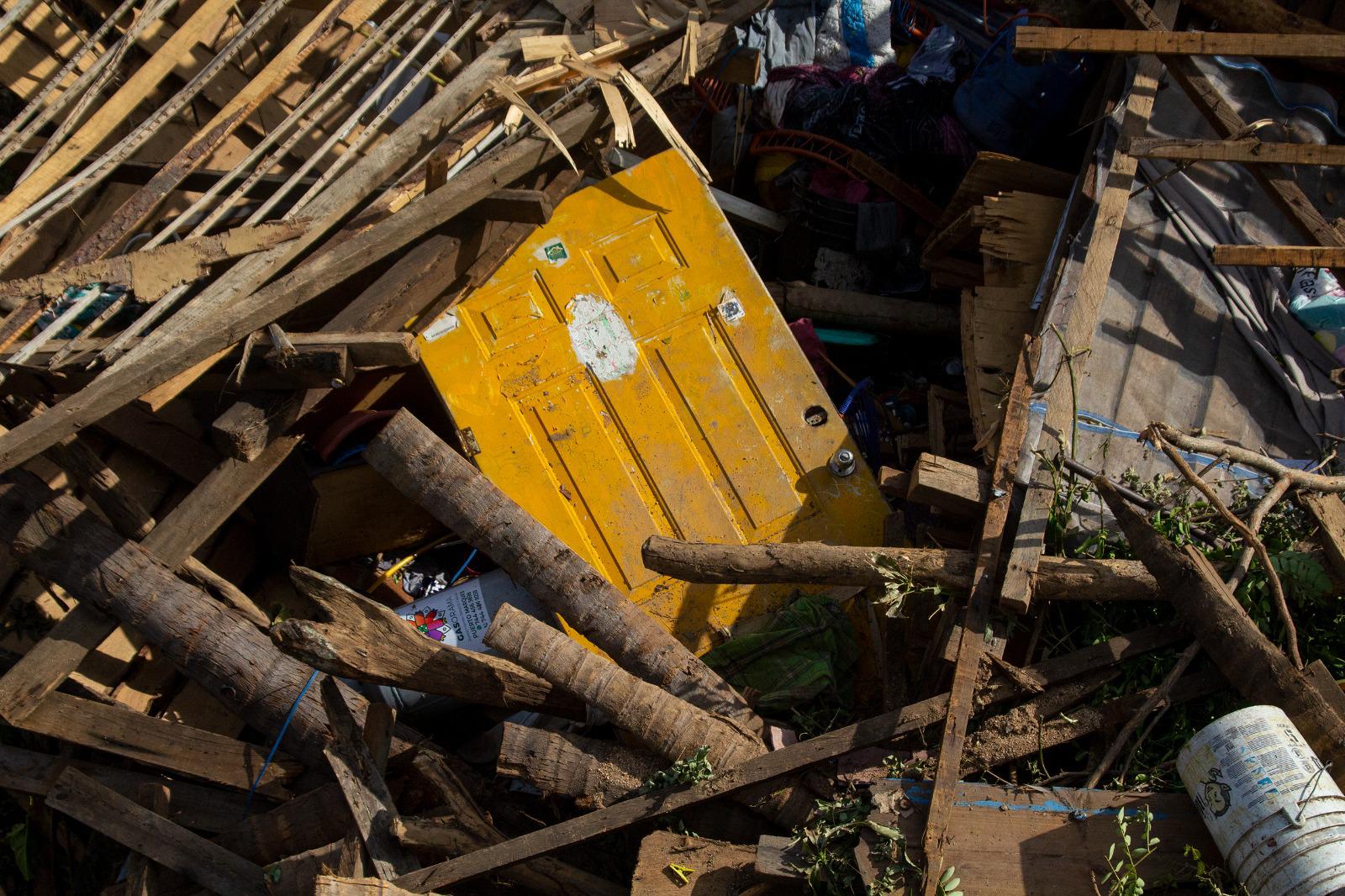 $!Puerto Marqués, destruido y desolado por huracán Otis