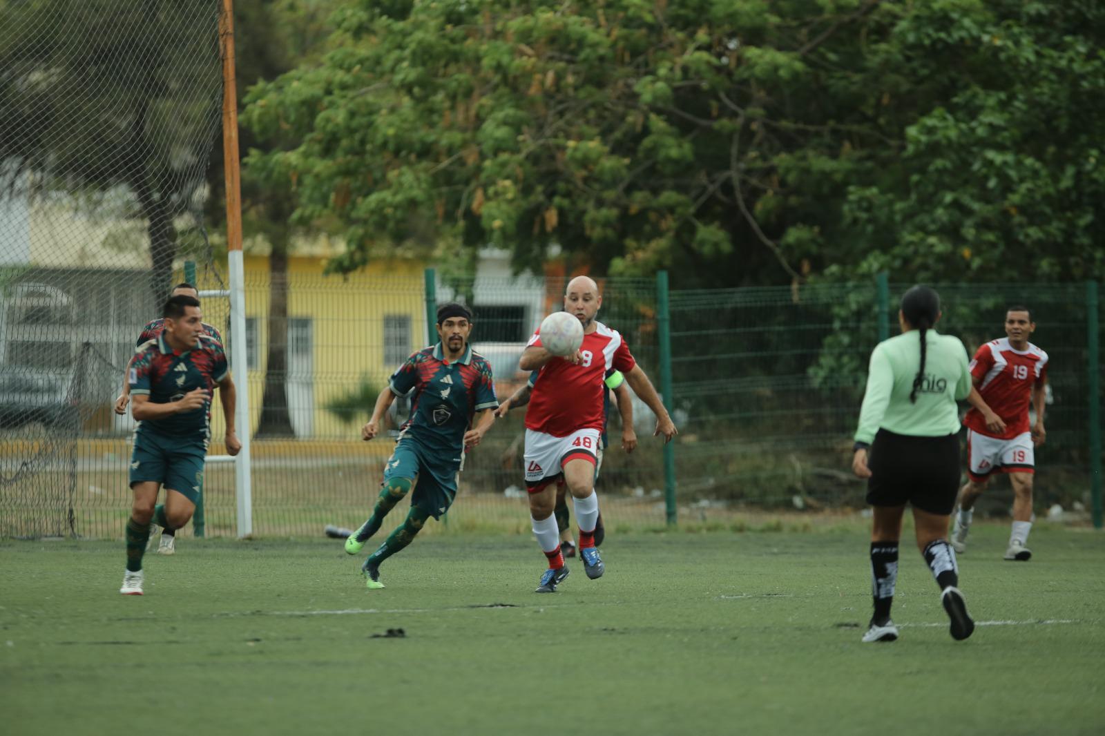 $!Larsson Elevadores y Federales se coronan en la Liga de Superveteranos